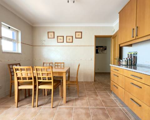 Casa com 3 quartos I 168 m2 I Jardim I Urbanização tranquila da Quinta dos Poços I Ferragudo