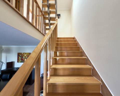 Casa com 3 quartos I 168 m2 I Jardim I Urbanização tranquila da Quinta dos Poços I Ferragudo