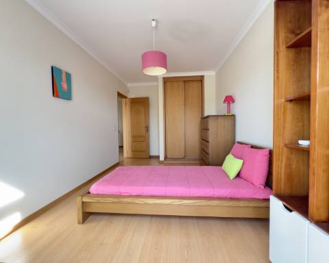 Casa com 3 quartos I 168 m2 I Jardim I Urbanização tranquila da Quinta dos Poços I Ferragudo