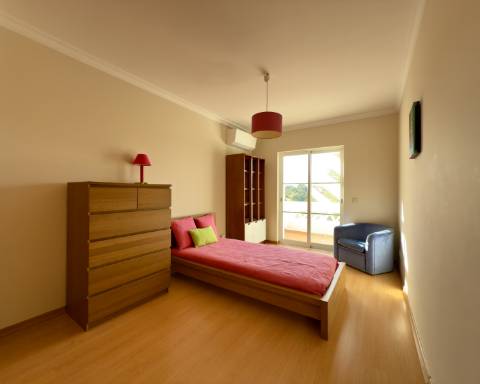 Casa com 3 quartos I 168 m2 I Jardim I Urbanização tranquila da Quinta dos Poços I Ferragudo