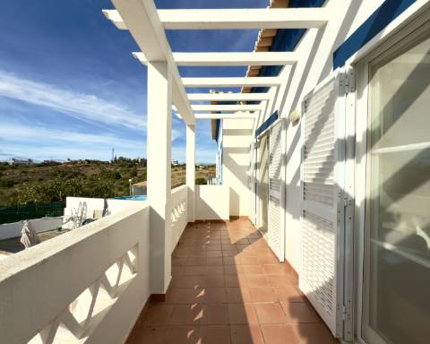 Casa com 3 quartos I 168 m2 I Jardim I Urbanização tranquila da Quinta dos Poços I Ferragudo