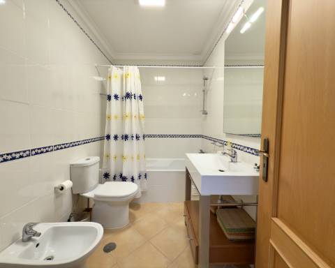 Casa com 3 quartos I 168 m2 I Jardim I Urbanização tranquila da Quinta dos Poços I Ferragudo