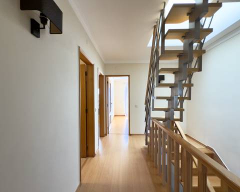 Casa com 3 quartos I 168 m2 I Jardim I Urbanização tranquila da Quinta dos Poços I Ferragudo