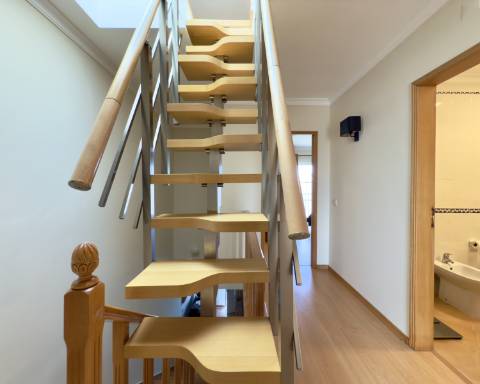 Casa com 3 quartos I 168 m2 I Jardim I Urbanização tranquila da Quinta dos Poços I Ferragudo