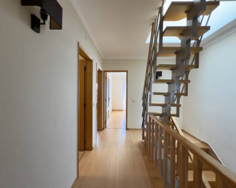 Casa com 3 quartos I 168 m2 I Jardim I Urbanização tranquila da Quinta dos Poços I Ferragudo