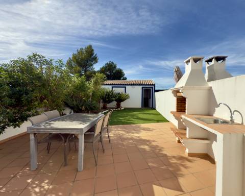 Casa com 3 quartos I 168 m2 I Jardim I Urbanização tranquila da Quinta dos Poços I Ferragudo