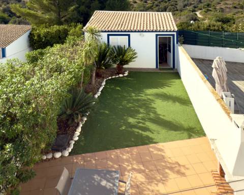 Casa com 3 quartos I 168 m2 I Jardim I Urbanização tranquila da Quinta dos Poços I Ferragudo