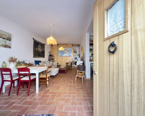 Charmosa casa tradicional I Totalmente renovada I 2 quartos I Ampla açoteia com vista panorâmica para o mar I Centro da vila da Fuseta