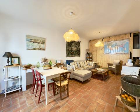 Charmosa casa tradicional I Totalmente renovada I 2 quartos I Ampla açoteia com vista panorâmica para o mar I Centro da vila da Fuseta