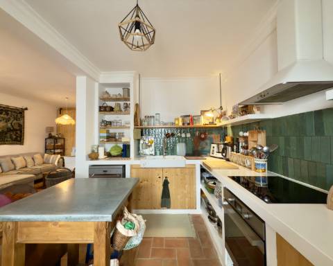 Charmosa casa tradicional I Totalmente renovada I 2 quartos I Ampla açoteia com vista panorâmica para o mar I Centro da vila da Fuseta