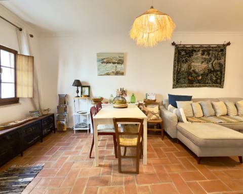 Charmosa casa tradicional I Totalmente renovada I 2 quartos I Ampla açoteia com vista panorâmica para o mar I Centro da vila da Fuseta