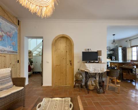 Charmosa casa tradicional I Totalmente renovada I 2 quartos I Ampla açoteia com vista panorâmica para o mar I Centro da vila da Fuseta