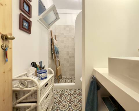 Charmosa casa tradicional I Totalmente renovada I 2 quartos I Ampla açoteia com vista panorâmica para o mar I Centro da vila da Fuseta