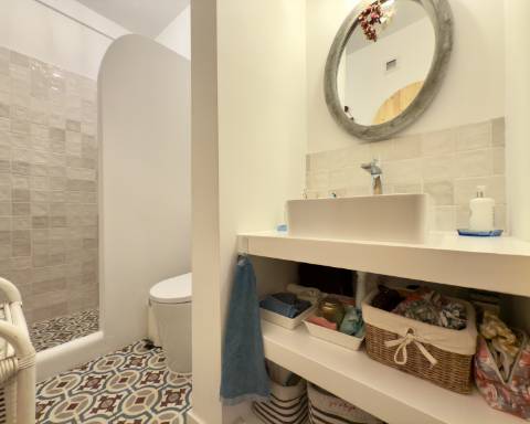 Charmosa casa tradicional I Totalmente renovada I 2 quartos I Ampla açoteia com vista panorâmica para o mar I Centro da vila da Fuseta