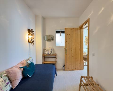 Charmosa casa tradicional I Totalmente renovada I 2 quartos I Ampla açoteia com vista panorâmica para o mar I Centro da vila da Fuseta