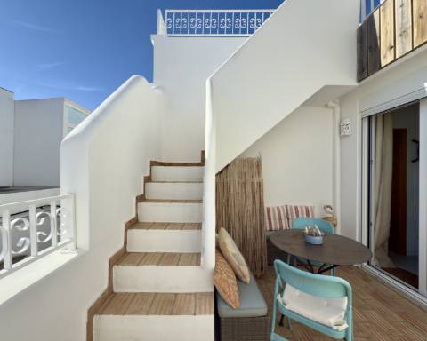 Charmosa casa tradicional I Totalmente renovada I 2 quartos I Ampla açoteia com vista panorâmica para o mar I Centro da vila da Fuseta