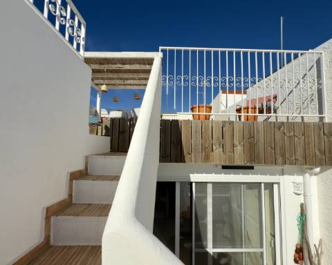 Charmosa casa tradicional I Totalmente renovada I 2 quartos I Ampla açoteia com vista panorâmica para o mar I Centro da vila da Fuseta