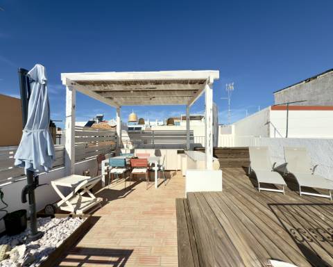 Charmosa casa tradicional I Totalmente renovada I 2 quartos I Ampla açoteia com vista panorâmica para o mar I Centro da vila da Fuseta