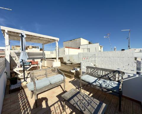 Charmosa casa tradicional I Totalmente renovada I 2 quartos I Ampla açoteia com vista panorâmica para o mar I Centro da vila da Fuseta