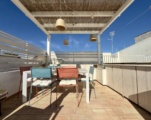 Charmosa casa tradicional I Totalmente renovada I 2 quartos I Ampla açoteia com vista panorâmica para o mar I Centro da vila da Fuseta