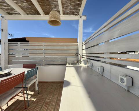 Charmosa casa tradicional I Totalmente renovada I 2 quartos I Ampla açoteia com vista panorâmica para o mar I Centro da vila da Fuseta