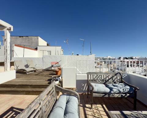 Charmosa casa tradicional I Totalmente renovada I 2 quartos I Ampla açoteia com vista panorâmica para o mar I Centro da vila da Fuseta