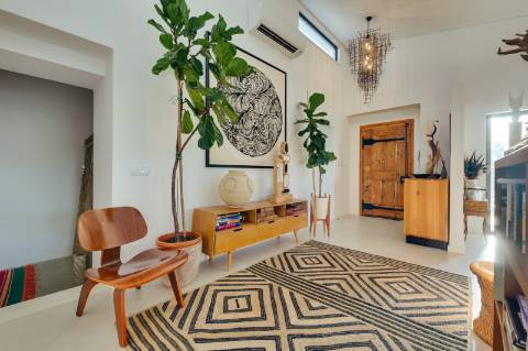 Quinta renovada com muito bom gosto com 3 quartos à alguns passos da praia