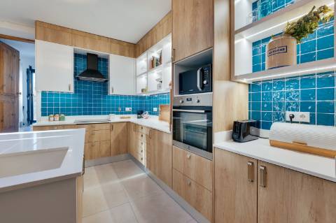 Quinta renovada com muito bom gosto com 3 quartos à alguns passos da praia