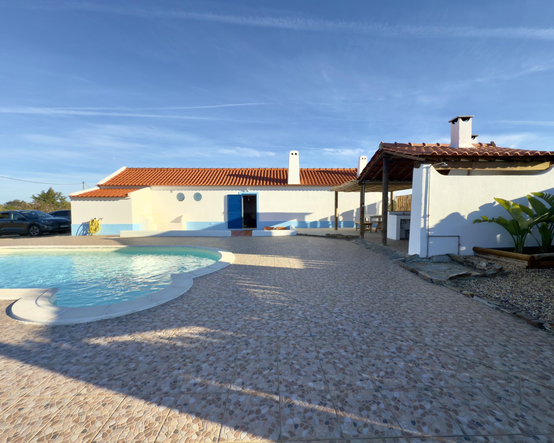 Linda casa típica do Alentejo I 2 quartos I Piscina I Terreno vedado com 3 290 m2 I São Domingos I Santiago do Cacém