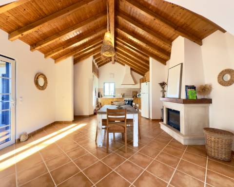 Linda casa típica do Alentejo I 2 quartos I Piscina I Terreno vedado com 3 290 m2 I São Domingos I Santiago do Cacém