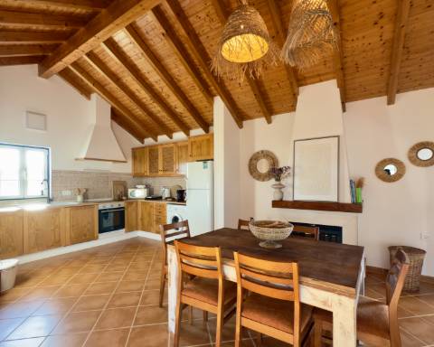 Linda casa típica do Alentejo I 2 quartos I Piscina I Terreno vedado com 3 290 m2 I São Domingos I Santiago do Cacém