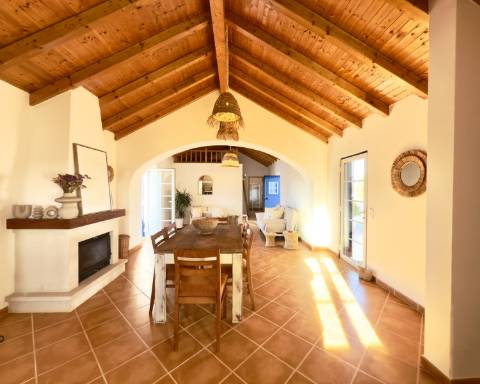 Linda casa típica do Alentejo I 2 quartos I Piscina I Terreno vedado com 3 290 m2 I São Domingos I Santiago do Cacém