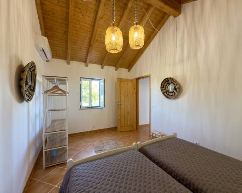 Linda casa típica do Alentejo I 2 quartos I Piscina I Terreno vedado com 3 290 m2 I São Domingos I Santiago do Cacém