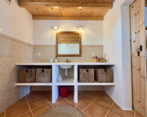 Linda casa típica do Alentejo I 2 quartos I Piscina I Terreno vedado com 3 290 m2 I São Domingos I Santiago do Cacém