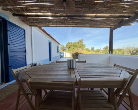 Linda casa típica do Alentejo I 2 quartos I Piscina I Terreno vedado com 3 290 m2 I São Domingos I Santiago do Cacém