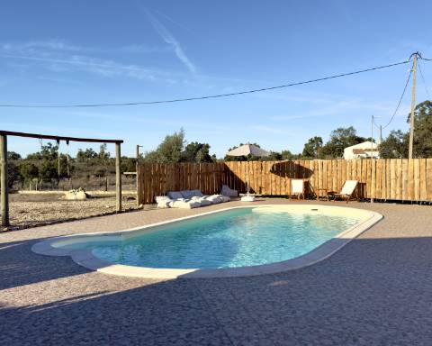 Linda casa típica do Alentejo I 2 quartos I Piscina I Terreno vedado com 3 290 m2 I São Domingos I Santiago do Cacém