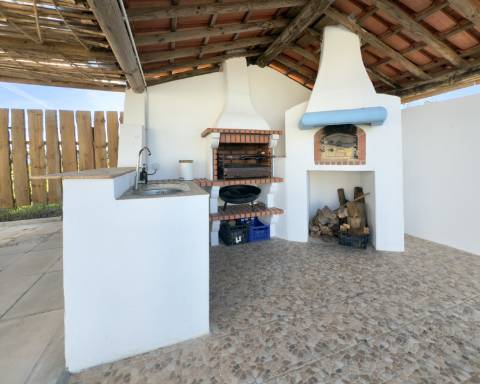 Linda casa típica do Alentejo I 2 quartos I Piscina I Terreno vedado com 3 290 m2 I São Domingos I Santiago do Cacém