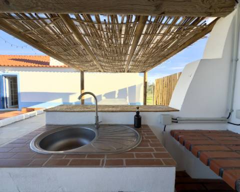 Linda casa típica do Alentejo I 2 quartos I Piscina I Terreno vedado com 3 290 m2 I São Domingos I Santiago do Cacém