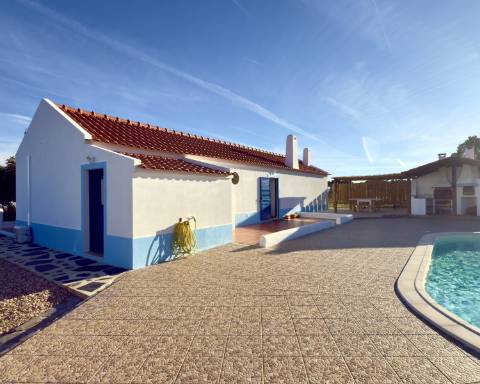 Linda casa típica do Alentejo I 2 quartos I Piscina I Terreno vedado com 3 290 m2 I São Domingos I Santiago do Cacém