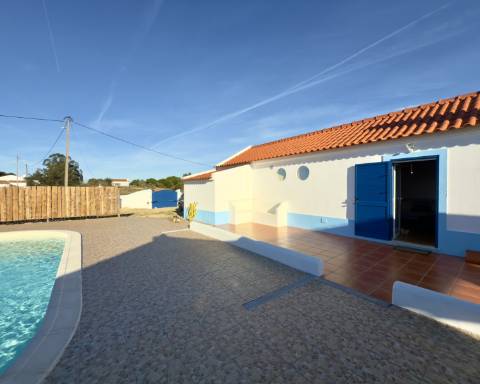 Linda casa típica do Alentejo I 2 quartos I Piscina I Terreno vedado com 3 290 m2 I São Domingos I Santiago do Cacém