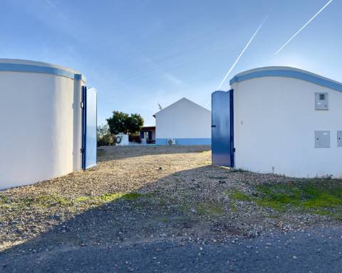 Linda casa típica do Alentejo I 2 quartos I Piscina I Terreno vedado com 3 290 m2 I São Domingos I Santiago do Cacém