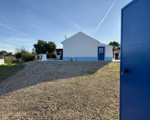Linda casa típica do Alentejo I 2 quartos I Piscina I Terreno vedado com 3 290 m2 I São Domingos I Santiago do Cacém