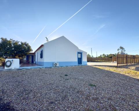 Linda casa típica do Alentejo I 2 quartos I Piscina I Terreno vedado com 3 290 m2 I São Domingos I Santiago do Cacém