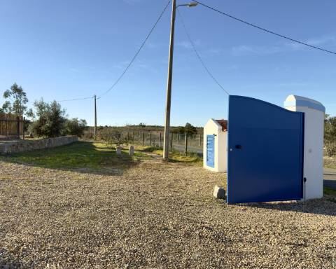 Linda casa típica do Alentejo I 2 quartos I Piscina I Terreno vedado com 3 290 m2 I São Domingos I Santiago do Cacém