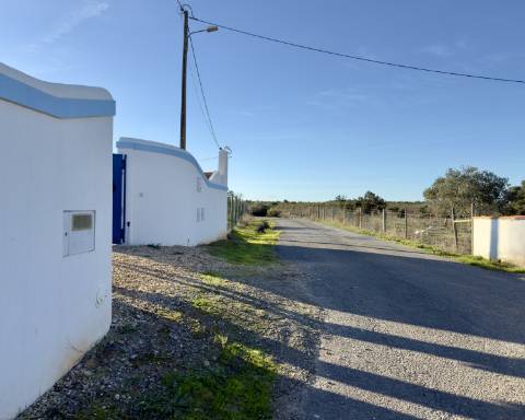 Linda casa típica do Alentejo I 2 quartos I Piscina I Terreno vedado com 3 290 m2 I São Domingos I Santiago do Cacém