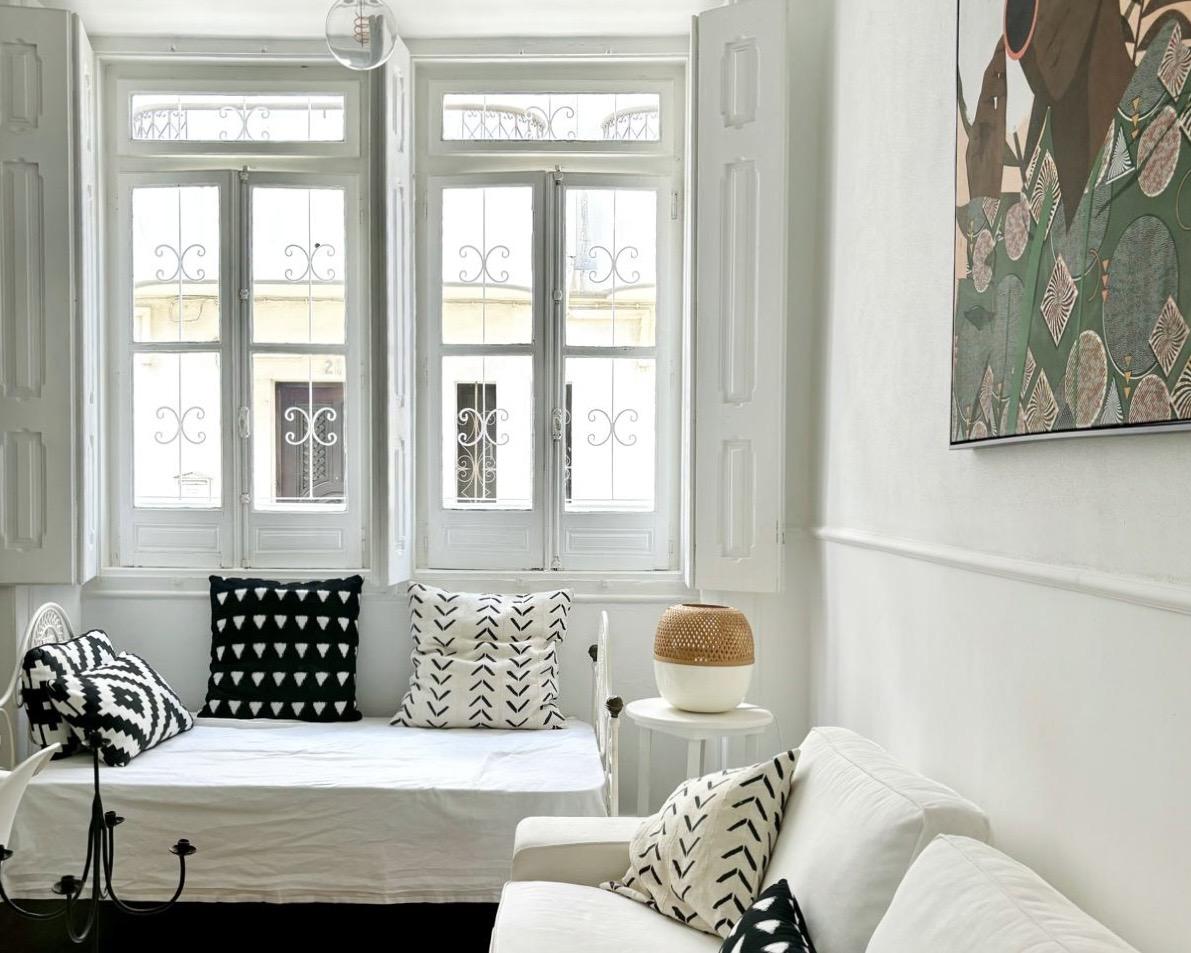 Casa geminada cheia de charme I Arquitetura tradicional I 2 quartos +1 I Pátio I Tanque I Terraços I Baixa Olhão