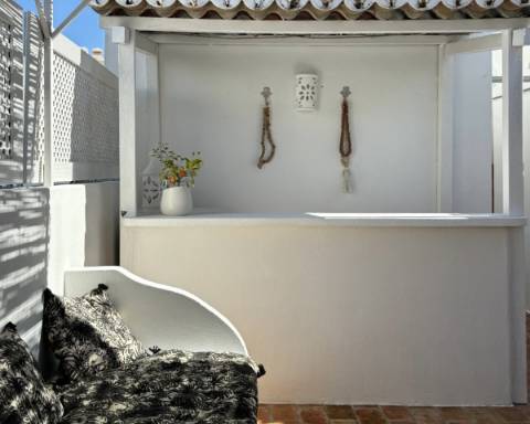 Casa geminada cheia de charme I Arquitetura tradicional I 2 quartos +1 I Pátio I Tanque I Terraços I Baixa Olhão