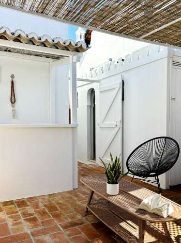 Casa geminada cheia de charme I Arquitetura tradicional I 2 quartos +1 I Pátio I Tanque I Terraços I Baixa Olhão