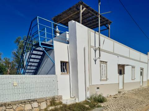 Casa tradicional renovada I 2 quartos I Terreno de 4383 m² com vistas magníficas para o campo I Perto de Loulé