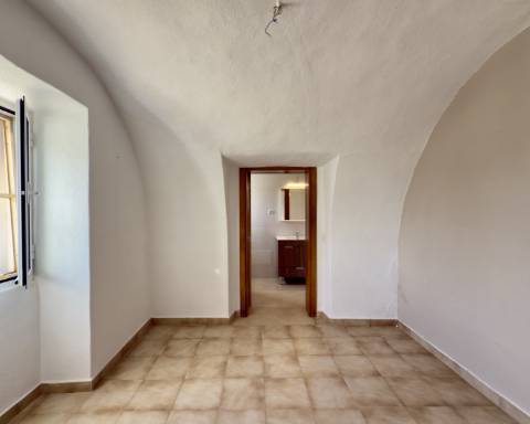 Casa tradicional renovada I 2 quartos I Terreno de 4383 m² com vistas magníficas para o campo I Perto de Loulé